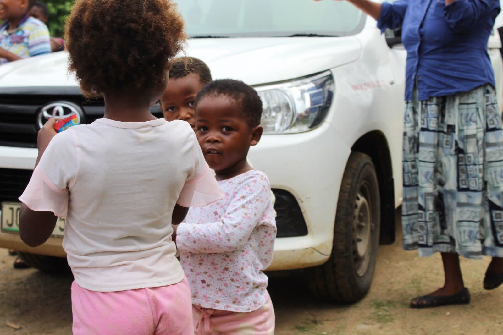 Children waiting by the route vehicle
